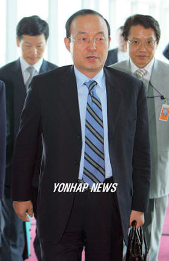 송민순 외교부 차관보 러시아서 귀국