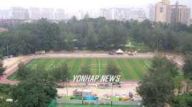창동 초안산 근린공원의 인조잔디 축구장