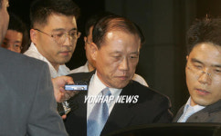 구속되는  오점록 前도공 사장