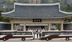북한 대표단 현충원 참배