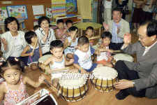 어린이집 찾은 국회의원
