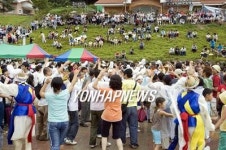 <카메라뉴스> 관객 어우러진 풍물굿