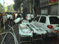 폭발사고 현장의 이동 침대