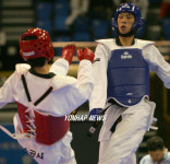 이크! 피해야지..