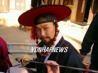 성시경 안경 벗고 반전드라마 출연