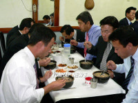 국밥 먹는 국회의원들