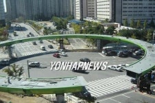 <수원에 `원형육교 등장>