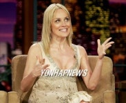 크리스챤디올 화장품 모델에 샤론 스톤