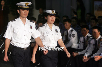 경찰 개선복제 패션쇼