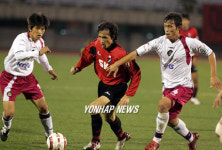 돌파 시도하는 김길식