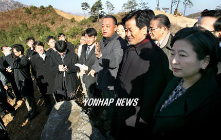 정동영 통일부 장관, 유화책 부정적 발언에 대해 규명...금강산 관련 기업인들 송구하다고 언급