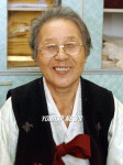 `사랑의 수의전달하는 할머니