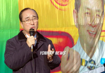 연설하는 심대평 충남지사