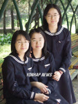 명문대 나란히 합격한 세쌍둥이 자매