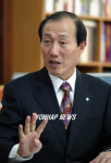 새해 도정 방향 설명하는 이원종충북지사