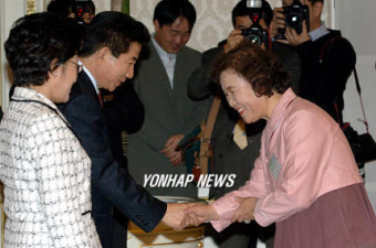 노 대통령 노인계 대표와 오찬