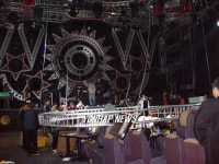 추락한 나이트클럽 조명