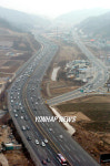 한산한 고속도로와 국도