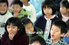 초등학교 개학 아직 졸려요.