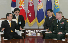 윤 국방 벨 한미연합사령관 접견