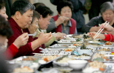 정월대보름, 어르신들 오곡밥 드세요!