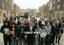 영어마을 찾은 손학규 경기지사