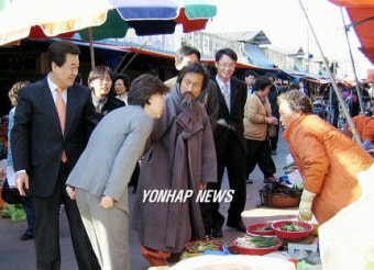 민노당의원들 사천서 민생탐방
