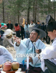 <올해도 주민들이 무병장수하게 해주세요>