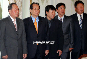 신상우 총재와 감독들