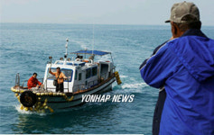 `수호 천사 기다리는 어민