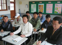 학교살리려 입학한 주민들