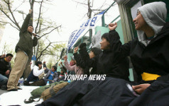 전국대학총학생회장단 청사 후문앞에서 단식농성