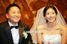 탤런트 김민, 영화감독 이지호씨와 결혼