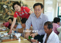 11년째 경로잔치 베푸는 부부