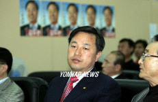 낙심한 열린우리당 김두관 후보
