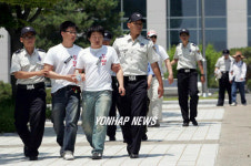 시각장애인 화장실 도우미된 경찰