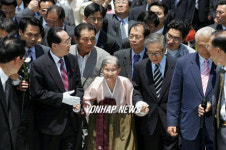 광주학생독립운동기념관 방문한 북측 대표단