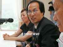 김영남 헤어플레이 | 기자회견 갖는 김영남