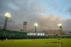 맑개 갠 무등경기장