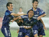 빗속 환호 수원 김대의