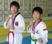美태권도 전국대회서 금메달 획득한 한인 형제
