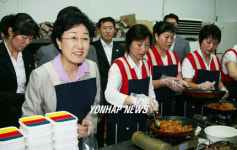 한명숙 총리, 아동급식시설 현장방문