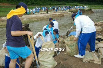 수해복구 나선 공군 장병