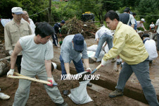 유시민 장관, 수해복구 활동