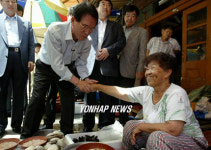 김형오 원내대표, 자갈치 시장 방문