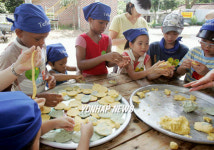 떡 빚는 지구촌 어린이들