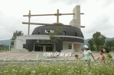막국수 틀과 솥단지 모양의 막국수 체험박물관