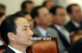 국회 출석한 김명곤 문화관광부 장관
