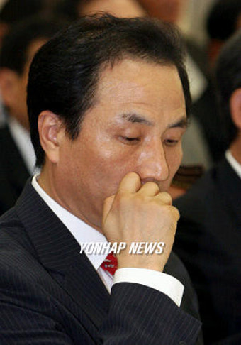 국회 출석한 김명곤 문화관광부 장관
