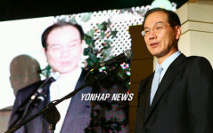 신영복 교수 퇴임식 축사하는 이학수 삼성그룹 부회장